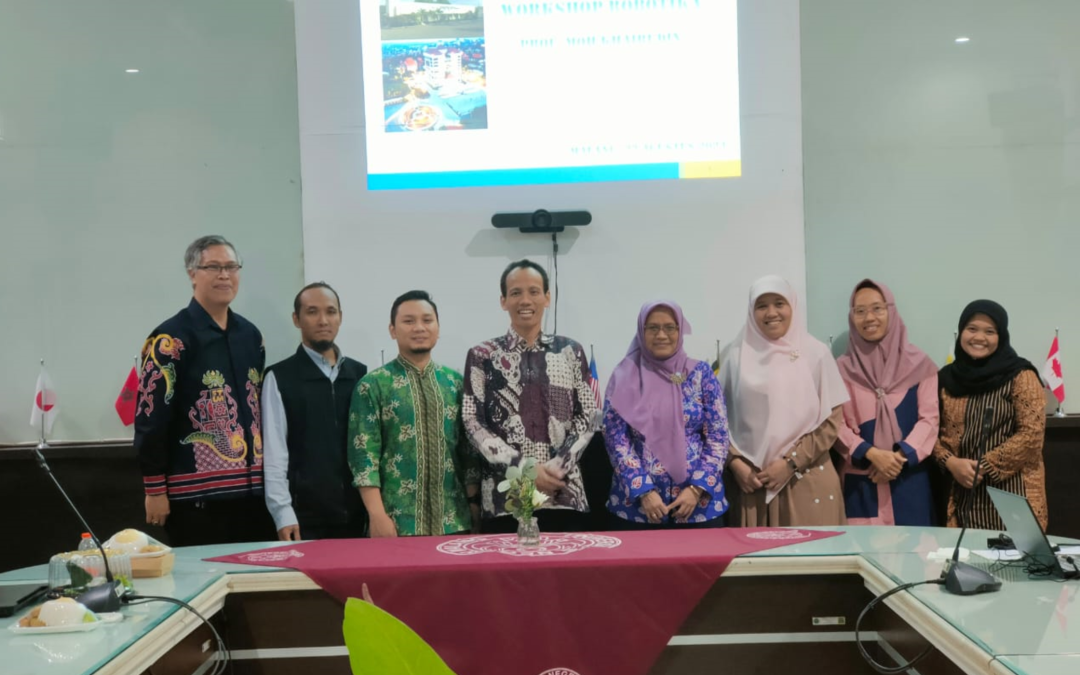 Workshop Robotika Dengan Tema  “Humanoid Soccer Robot”