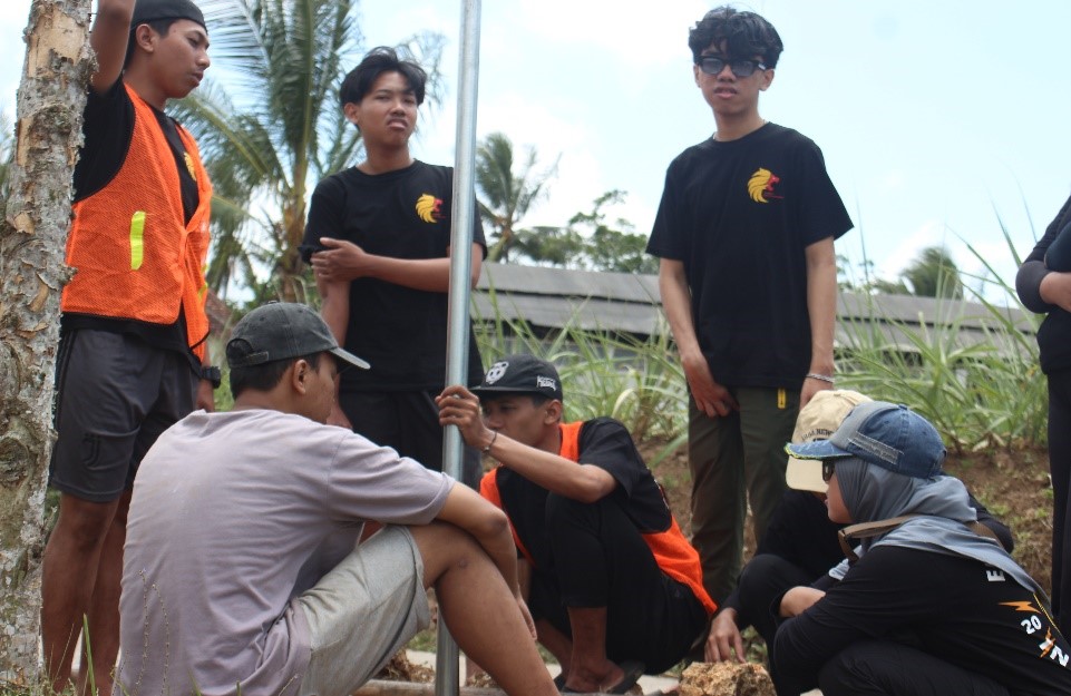 Pemasangan Penerangan Jalan Umum Tenaga Surya di Desa Pringgodani, Dorong Pemanfaatan Energi Terbarukan