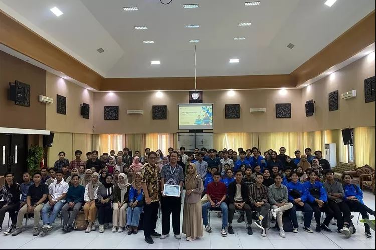 Di Depan Ratusan Mahasiswa Elektro UM, Pemred AboutMalang.com Sampaikan Pentingnya Adaptasi dalam Berwirausaha