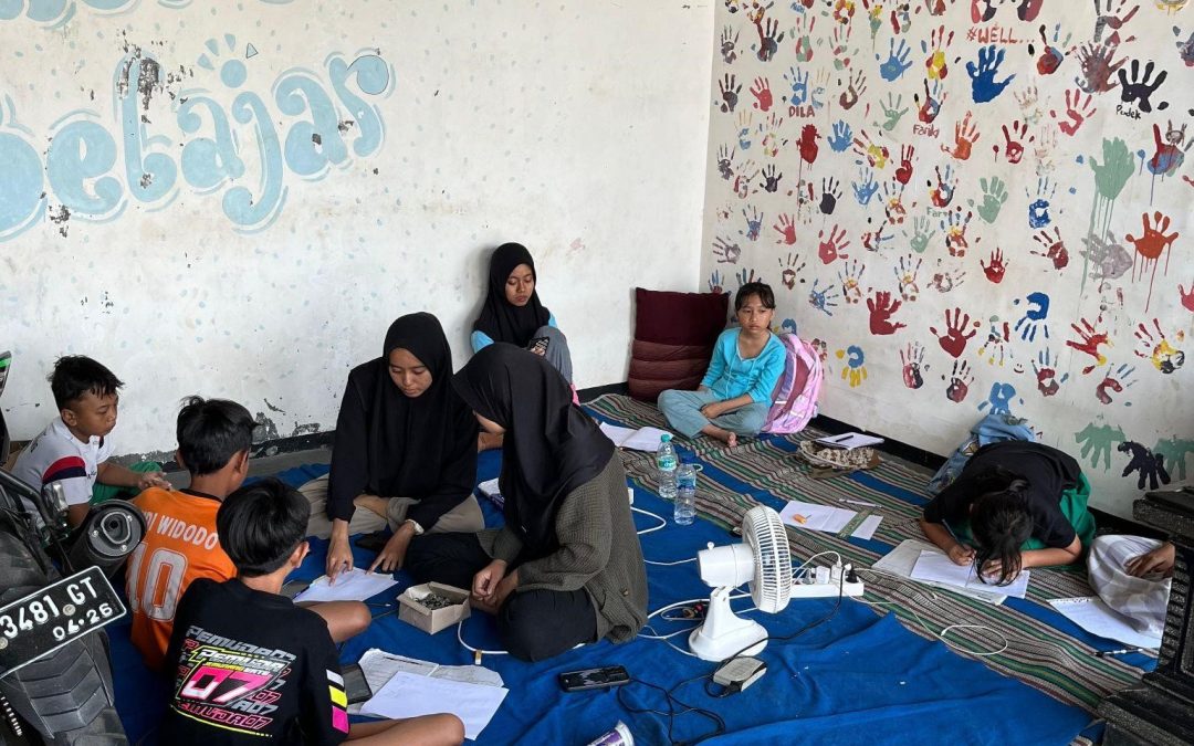 Mahasiswa KKN DTEI Universitas Negeri Malang Dorong Pendidikan Siswa SD/Sederajat Melalui Program Bimbingan Belajar