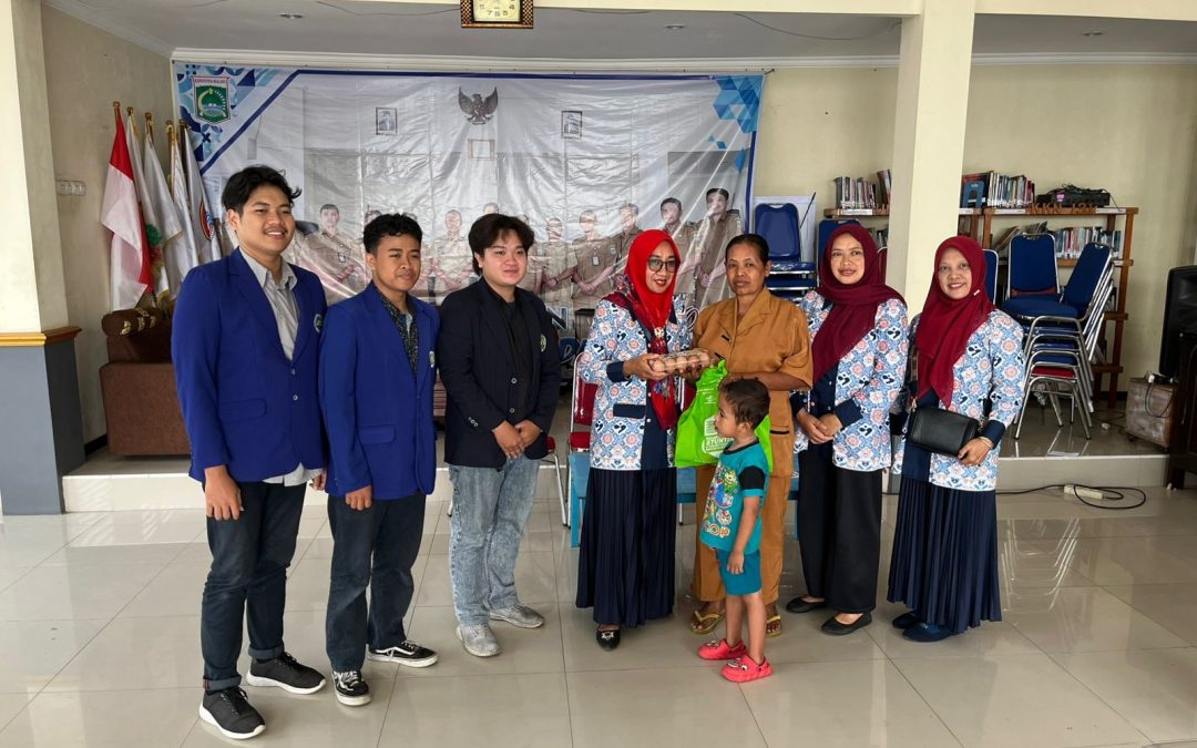 Dukung Kegiatan Desa, Mahasiswa KKN DTEI UM Aktif Membantu Pelayanan Administrasi dan Layanan Masyarakat di Kantor Desa Pandanrejo