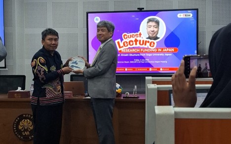 Guest Lecturer Fakultas Teknik UM bertajuk “Research Funding in Japan” bersama Prof. Hiroshi Okumura dari Saga University