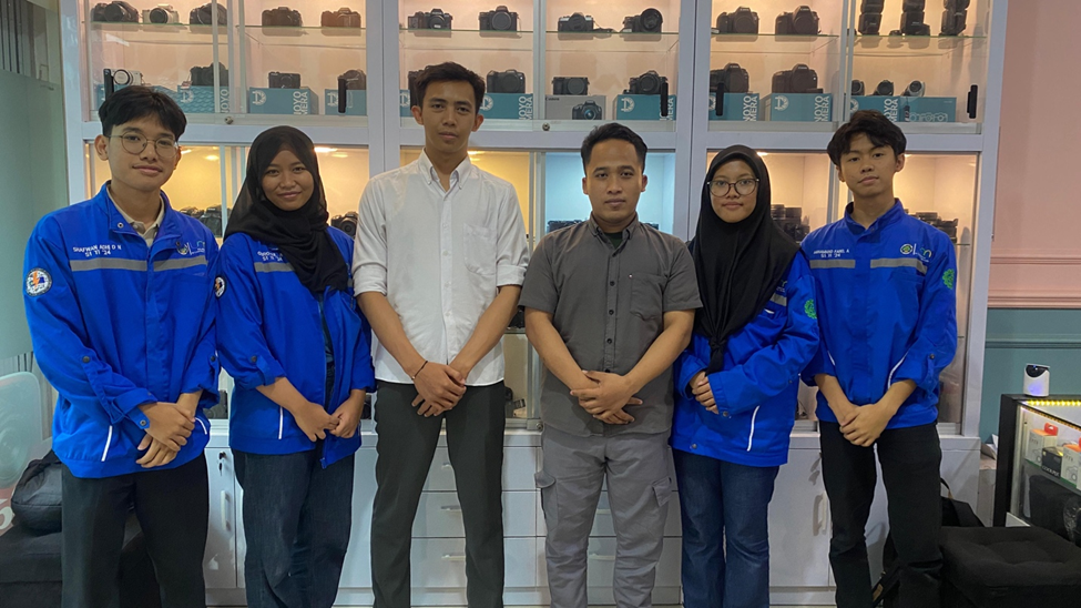 Mahasiswa Teknik Informatika Kembangkan Sistem Database Terintegrasi untuk UMKM Dinoyo Camera sebagai Upaya Digitalisasi dan Efisiensi Operasional