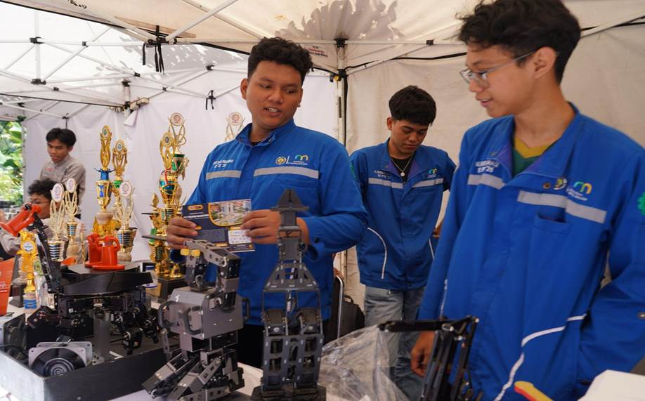 Pameran UTBK Fakultas Teknik: Mahasiswa Pendidikan Teknik Elektro UM Tampil Edukatif dan Inovatif