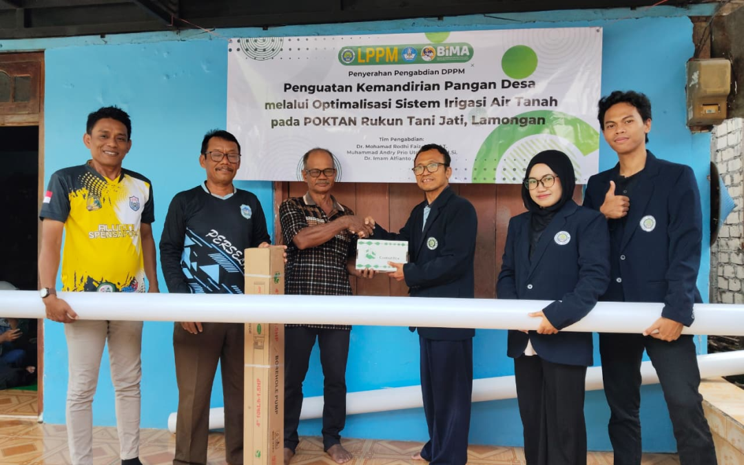 Tim Dosen dan Mahasiswa Teknik Elektro UM Laksanakan Pengeboran Titik Air dan Instalasi Pompa untuk Dukung Ketahanan Air Kelompok Tani di Lamongan